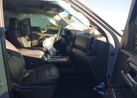 2024 Chevrolet Silverado 1500 4Wd Short Bed Lt Trail Boss z USA, uszkodzony, nr VIN 3GCUDFEL0RG439655